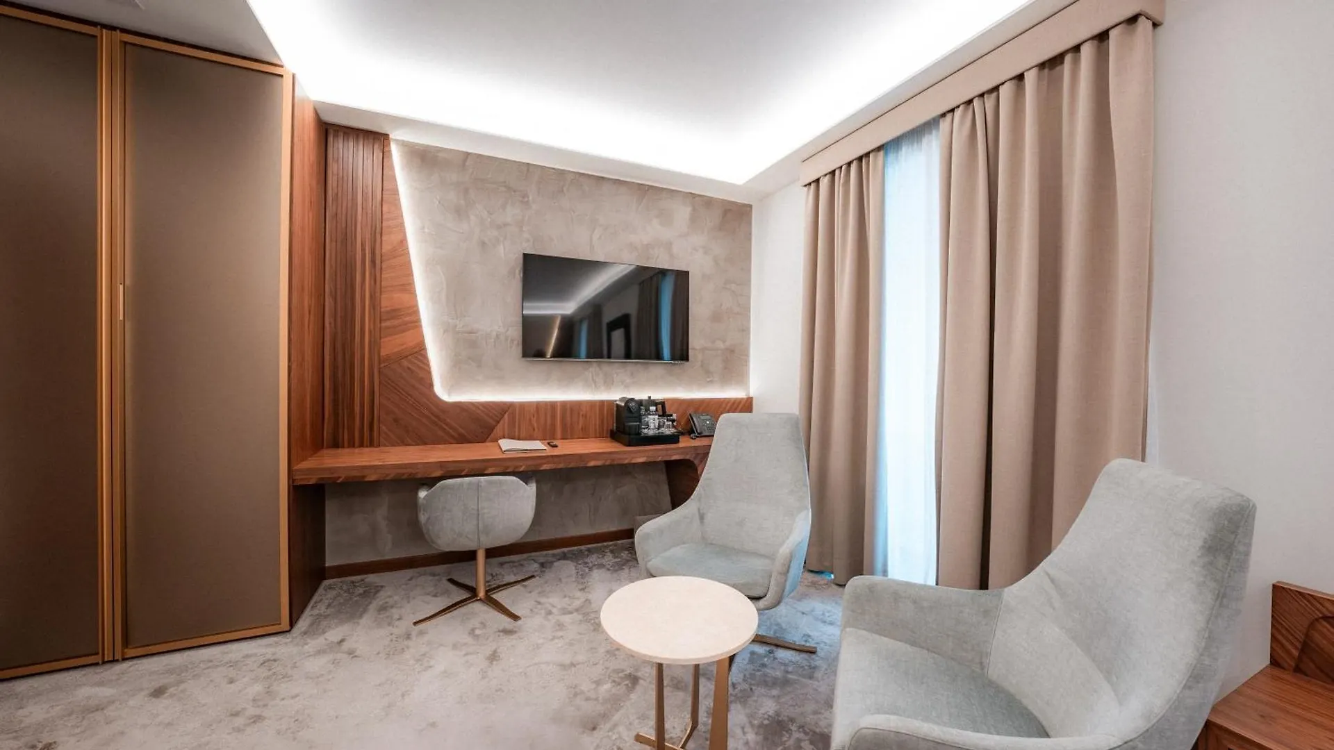 Hotel Via Veneto - L'Essenza Di Roma 0*, Rome